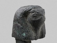 Aeg B 36  Aeg B 36 (?),Neues Reich oder später, Falkenkopf, Bronze, H mit Zapfen 4,6 cm, B 3,0 cm, T 3,2 cm : Bestandskatalog Ägypten, Museumsfoto: Claus Cordes
